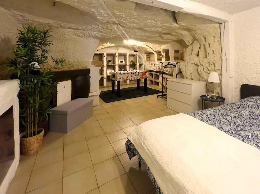 Maison Semi-Troglodyte Avec 4 Velos 로쉐코르봉 외부 사진
